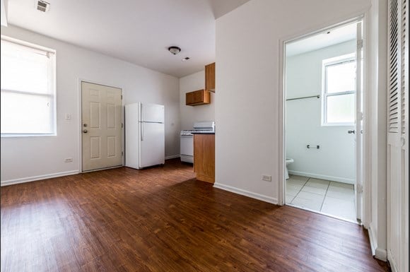 Bronzeville Apartments for rent in Chicago | 4820 S Michigan Ave Living Room